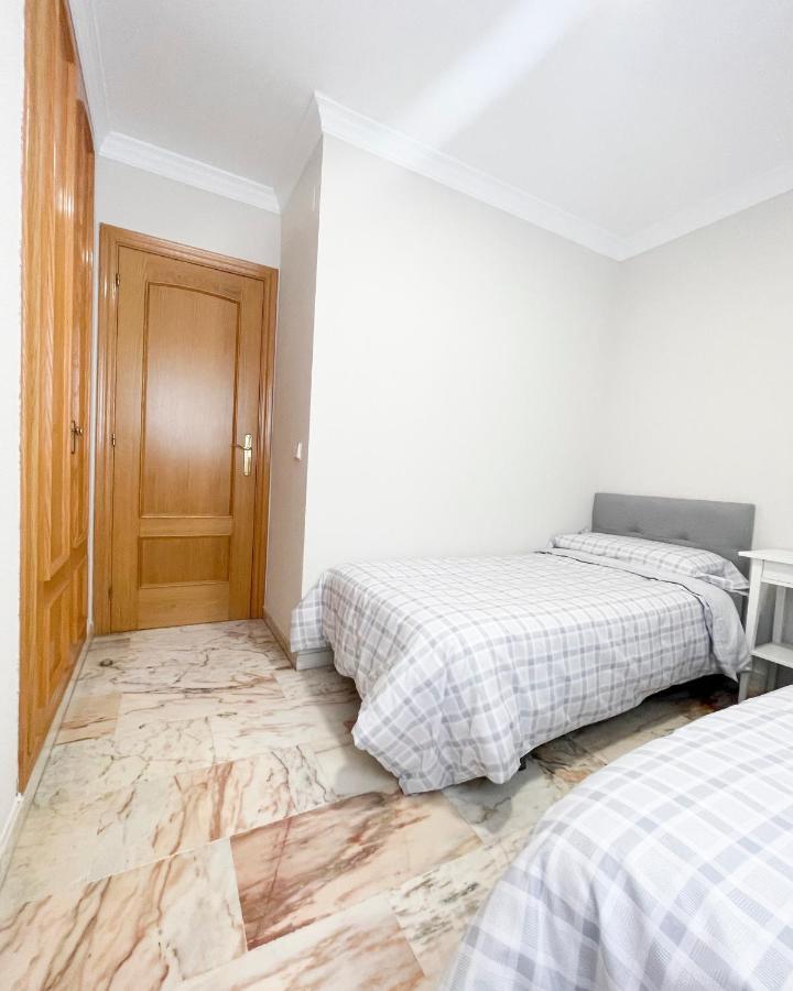 Holidays2Malaga Tomas De Echeverria 150 Mts To Beach & High Speed Wifi & Parking Apartment Екстериор снимка