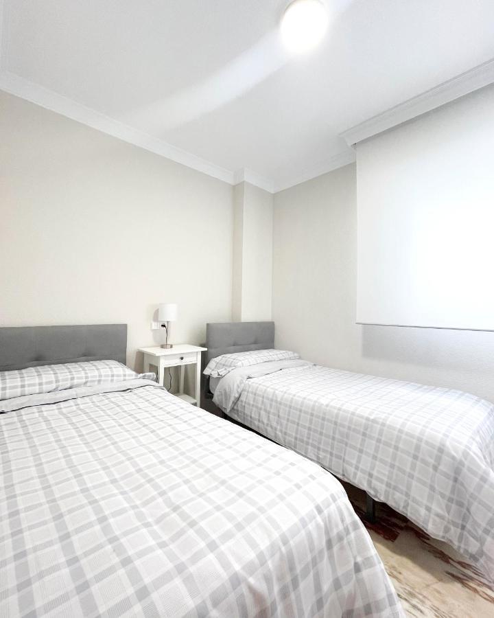 Holidays2Malaga Tomas De Echeverria 150 Mts To Beach & High Speed Wifi & Parking Apartment Екстериор снимка