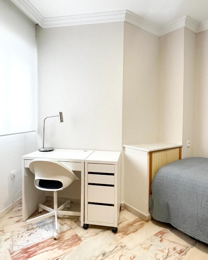Holidays2Malaga Tomas De Echeverria 150 Mts To Beach & High Speed Wifi & Parking Apartment Екстериор снимка