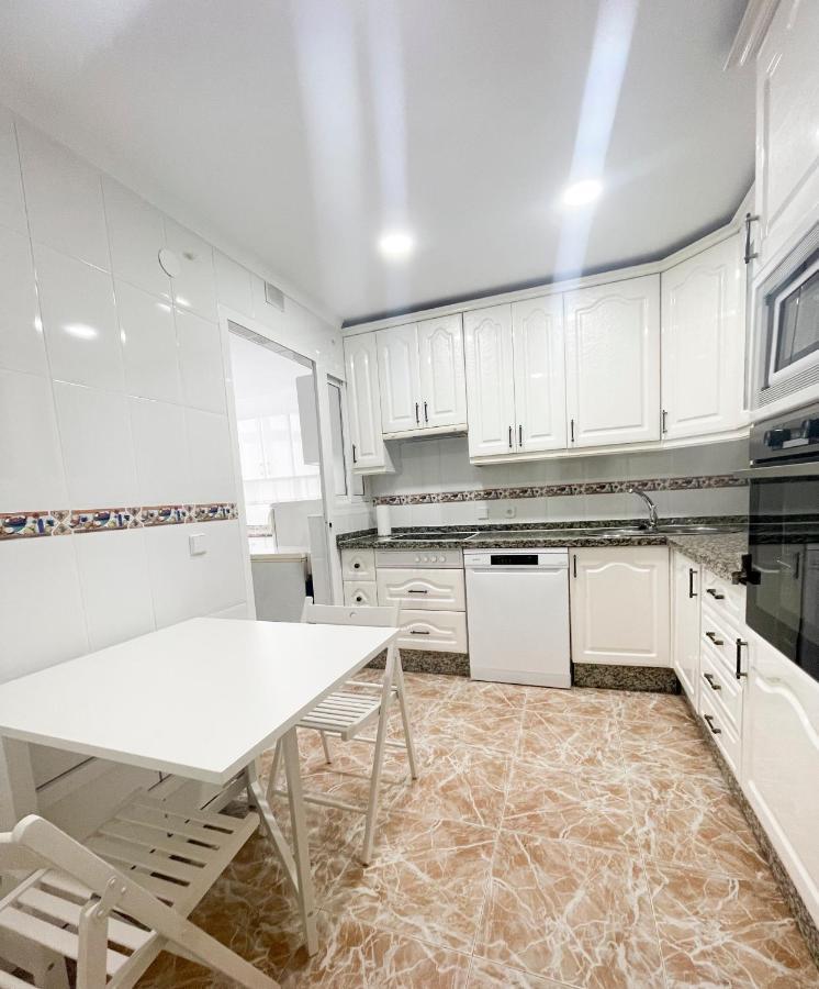 Holidays2Malaga Tomas De Echeverria 150 Mts To Beach & High Speed Wifi & Parking Apartment Екстериор снимка