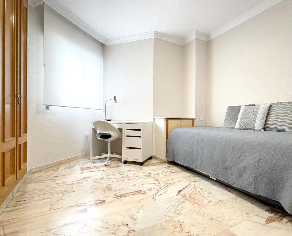 Holidays2Malaga Tomas De Echeverria 150 Mts To Beach & High Speed Wifi & Parking Apartment Екстериор снимка